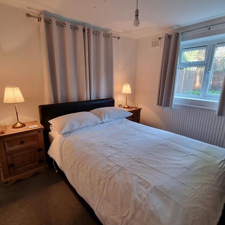 Beautiful Double Room In Acton, West ロンドン エクステリア 写真